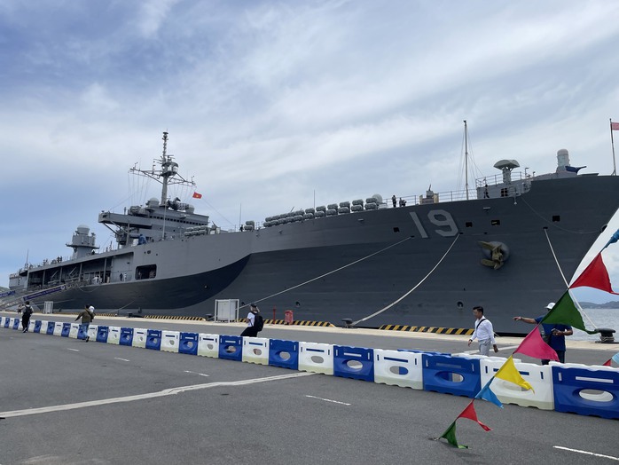 Soái hạm USS Blue Ridge của Hạm đội 7 Mỹ thăm Khánh Hòa- Ảnh 7.