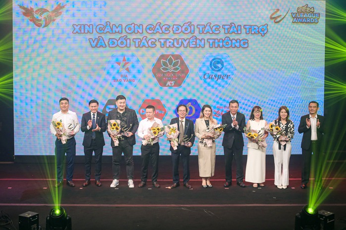 Tiền đạo Rafael Son ẵm hat-trick giải thưởng- Ảnh 2. Tiền đạo Rafael Son ẵm hat-trick giải thưởng- Ảnh 2.