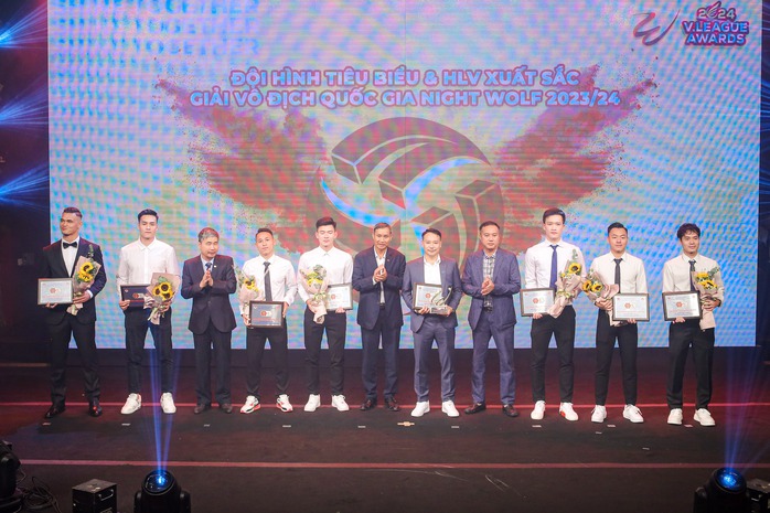 Tiền đạo Rafael Son ẵm hat-trick giải thưởng- Ảnh 4. Tiền đạo Rafael Son ẵm hat-trick giải thưởng- Ảnh 4.