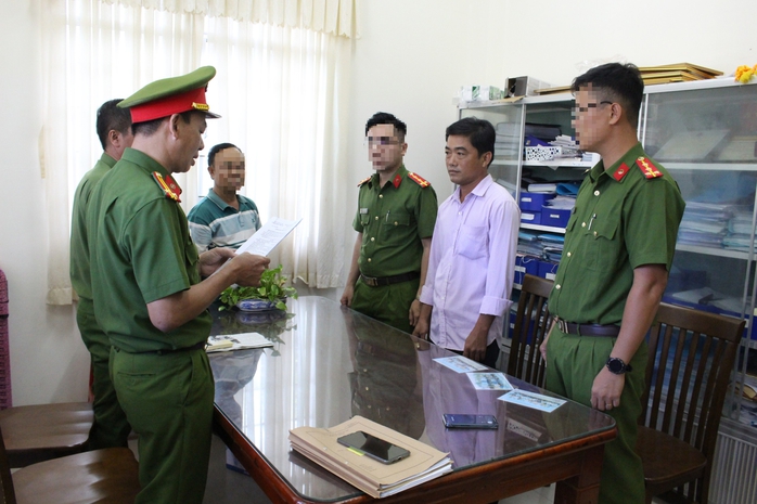 Vạch trần thủ đoạn tham ô của kế toán liên đoàn lao động huyện- Ảnh 1. Vạch trần thủ đoạn tham ô của kế toán liên đoàn lao động huyện- Ảnh 1.