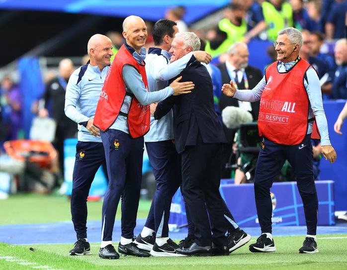 Euro 2024: HLV Deschamps "Ai không thích tuyển Pháp mời xem trận khác"- Ảnh 3. Euro 2024: HLV Deschamps "Ai không thích tuyển Pháp mời xem trận khác"- Ảnh 3.