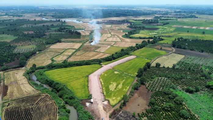 Dự án cấp bách, phòng chống thiên tai nhưng làm… lai rai!- Ảnh 5. Dự án cấp bách, phòng chống thiên tai nhưng làm… lai rai!- Ảnh 5.