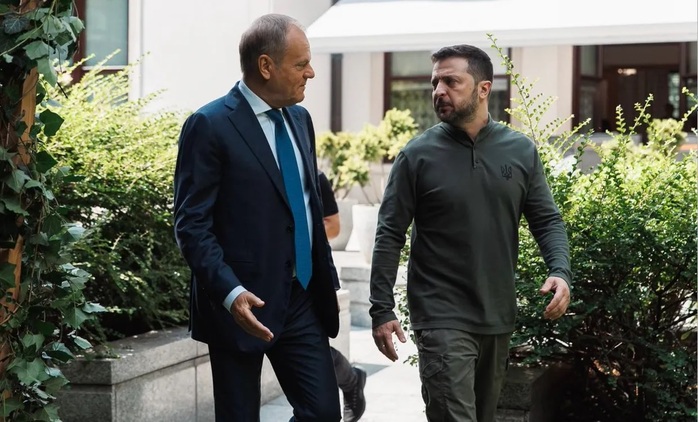 Tổng thống Ukraine Volodymyr Zelensky và Thủ tướng Ba Lan Donald Tusk gặp ở Warsaw, Ba Lan, ngày 8-7. Ảnh: X Tổng thống Ukraine Volodymyr Zelensky và Thủ tướng Ba Lan Donald Tusk gặp ở Warsaw, Ba Lan, ngày 8-7. Ảnh: X