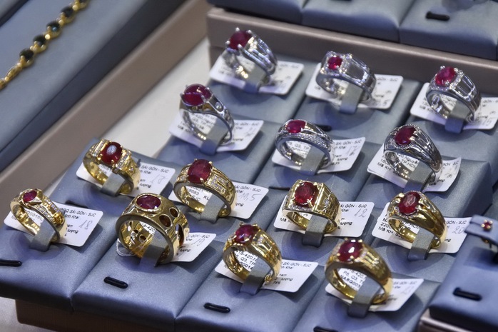 Ảnh hưởng giá vàng thế giới, giá vàng nhẫn 24K tiếp tục tăng vọt lên đỉnh- Ảnh 1. Ảnh hưởng giá vàng thế giới, giá vàng nhẫn 24K tiếp tục tăng vọt lên đỉnh- Ảnh 1.