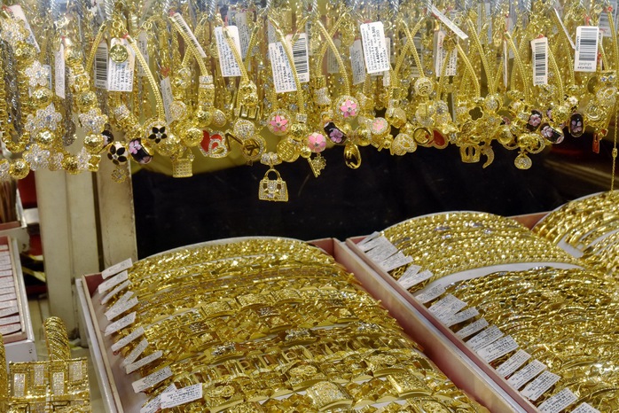 Giá vàng nhẫn lại nhảy vọt, vàng miếng SJC bất động- Ảnh 1. Giá vàng nhẫn lại nhảy vọt, vàng miếng SJC bất động- Ảnh 1.