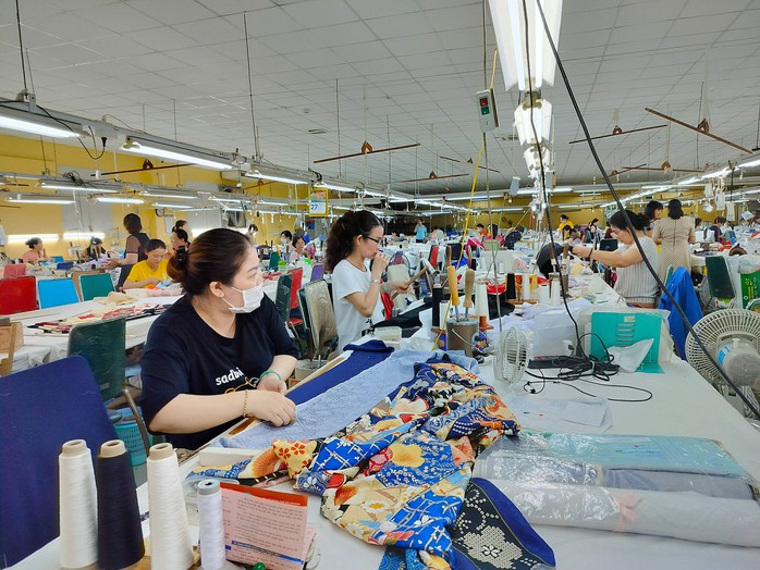 Vui buồn chuyện tăng lương- Ảnh 1. Vui buồn chuyện tăng lương- Ảnh 1.
