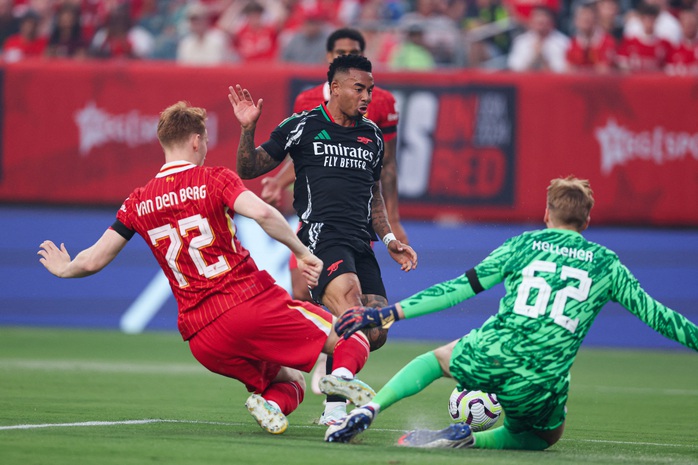 Giao hữu Liverpool - Arsenal: Bùng nổ ba bàn, tấn công mãn nhãn- Ảnh 3. Giao hữu Liverpool - Arsenal: Bùng nổ ba bàn, tấn công mãn nhãn- Ảnh 3.