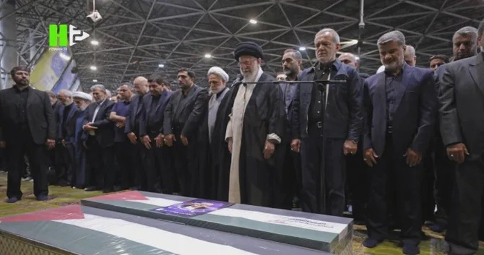 Ayatollah Ali Khamenei, lãnh đạo tối cao của Iran, đã chủ trì buổi cầu nguyện cho ông Haniyeh vào ngày 1-8. Ảnh: X/@h2newsagency Ayatollah Ali Khamenei, lãnh đạo tối cao của Iran, đã chủ trì buổi cầu nguyện cho ông Haniyeh vào ngày 1-8. Ảnh: X/@h2newsagency