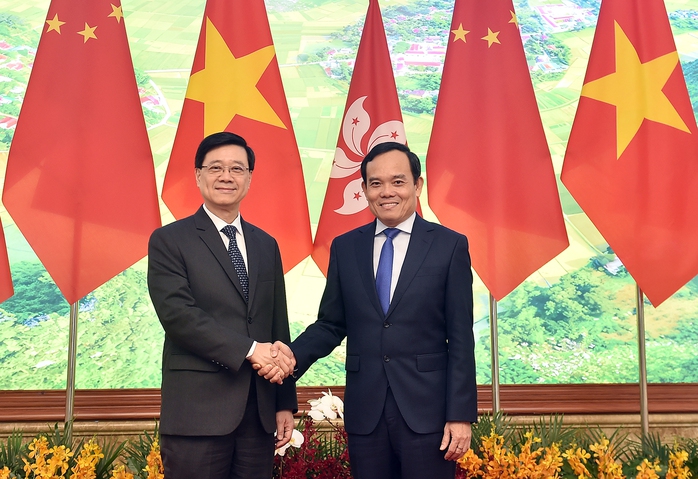 Phó Thủ tướng Trần Lưu Quang hội đàm với Trưởng Khu hành chính Hồng Kông Lý Gia Siêu- Ảnh 1. Phó Thủ tướng Trần Lưu Quang hội đàm với Trưởng Khu hành chính Hồng Kông Lý Gia Siêu- Ảnh 1.