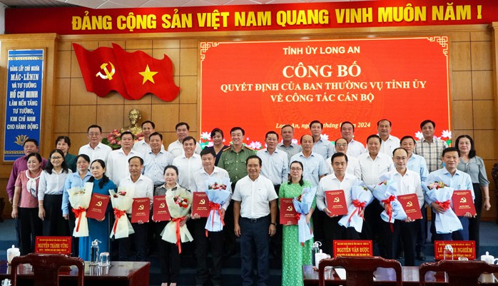 Long An điều động, luân chuyển nhiều cán bộ- Ảnh 2. Long An điều động, luân chuyển nhiều cán bộ- Ảnh 2.