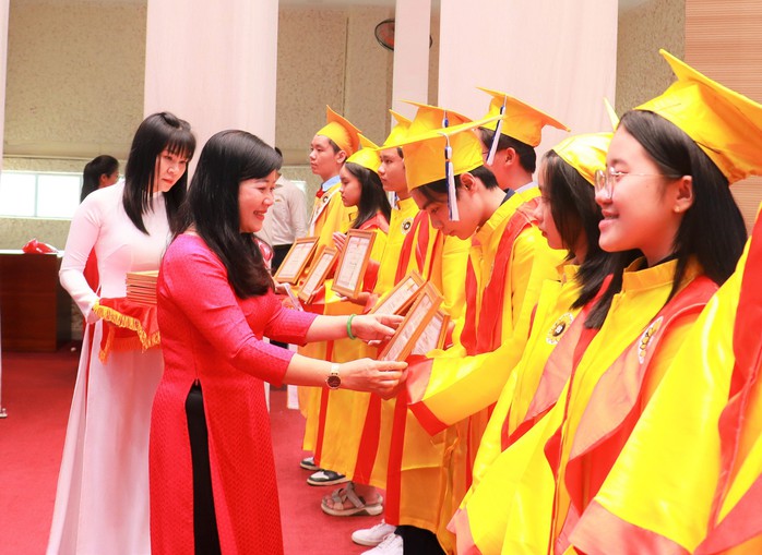 TP HCM: TP Thủ Đức có học sinh giỏi lớp 9 cấp TP cao nhất- Ảnh 3. TP HCM: TP Thủ Đức có học sinh giỏi lớp 9 cấp TP cao nhất- Ảnh 3.