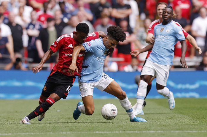 Lội ngược dòng thắng Man United, Man City giành Siêu Cúp Anh 2024- Ảnh 2. Lội ngược dòng thắng Man United, Man City giành Siêu Cúp Anh 2024- Ảnh 2.