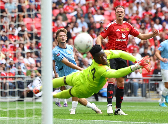 Lội ngược dòng thắng Man United, Man City giành Siêu Cúp Anh 2024- Ảnh 6. Lội ngược dòng thắng Man United, Man City giành Siêu Cúp Anh 2024- Ảnh 6.