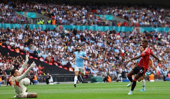 Lội ngược dòng thắng Man United, Man City giành Siêu Cúp Anh 2024- Ảnh 7. Lội ngược dòng thắng Man United, Man City giành Siêu Cúp Anh 2024- Ảnh 7.