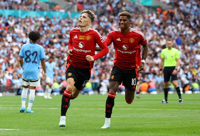Lội ngược dòng thắng Man United, Man City giành Siêu Cúp Anh 2024- Ảnh 9. Lội ngược dòng thắng Man United, Man City giành Siêu Cúp Anh 2024- Ảnh 9.
