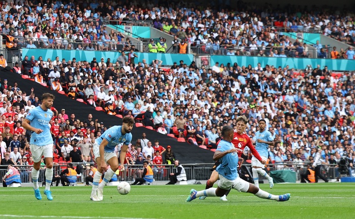 Lội ngược dòng thắng Man United, Man City giành Siêu Cúp Anh 2024- Ảnh 8. Lội ngược dòng thắng Man United, Man City giành Siêu Cúp Anh 2024- Ảnh 8.