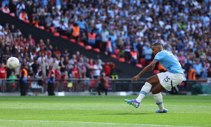 Lội ngược dòng thắng Man United, Man City giành Siêu Cúp Anh 2024- Ảnh 13. Lội ngược dòng thắng Man United, Man City giành Siêu Cúp Anh 2024- Ảnh 13.