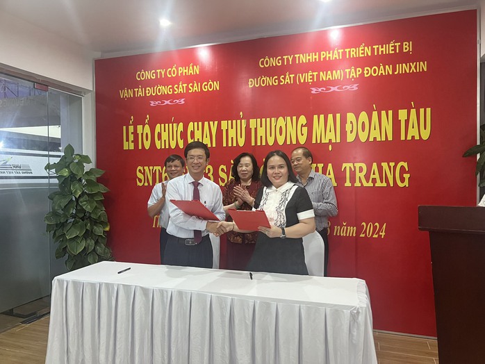 Chạy thử đoàn tàu "sang như máy bay", chạy tuyến TP HCM - Nha Trang- Ảnh 1. Chạy thử đoàn tàu "sang như máy bay", chạy tuyến TP HCM - Nha Trang- Ảnh 1.