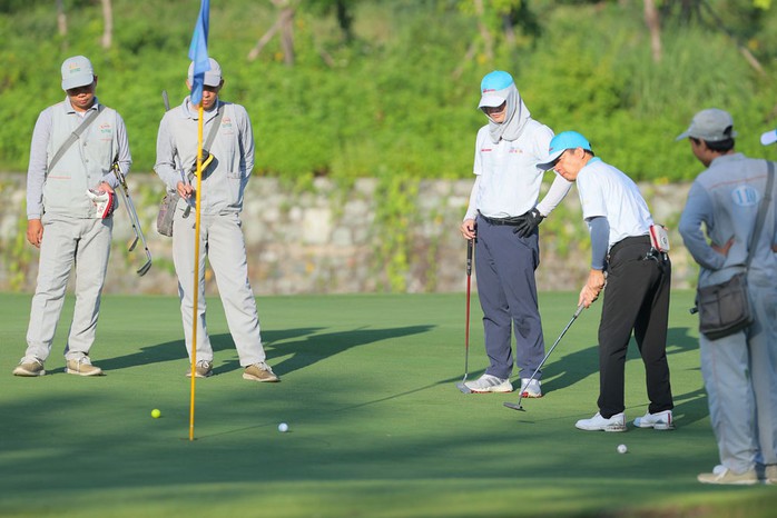 Hồi hộp sau cú putter Hồi hộp sau cú putter