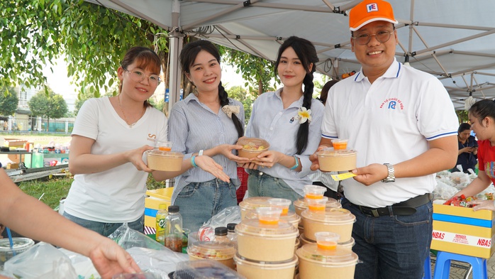 Một doanh nghiệp ở Bình Dương chi gần 1 tỉ đồng tổ chức ngày hội gia đình cho công nhân- Ảnh 5. Một doanh nghiệp ở Bình Dương chi gần 1 tỉ đồng tổ chức ngày hội gia đình cho công nhân- Ảnh 5.