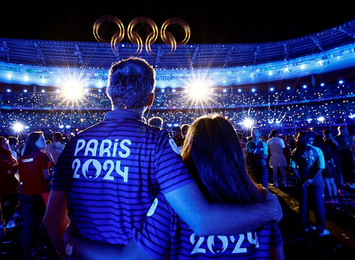 Tom Cruise đu dây trao cờ bế mạc Olympic 2024, Mỹ nhất toàn đoàn ngày cuối- Ảnh 13. Tom Cruise đu dây trao cờ bế mạc Olympic 2024, Mỹ nhất toàn đoàn ngày cuối- Ảnh 13.