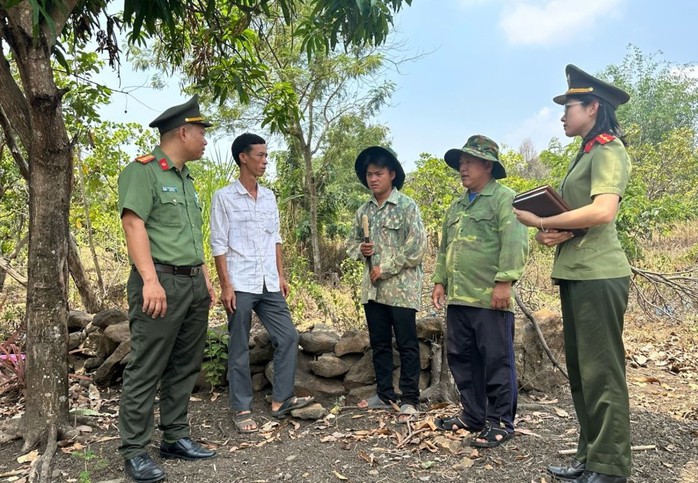 Bị xúi giục, bán nhà cửa ra nước ngoài hưởng cuộc sống "sung sướng"- Ảnh 3. Bị xúi giục, bán nhà cửa ra nước ngoài hưởng cuộc sống "sung sướng"- Ảnh 3.