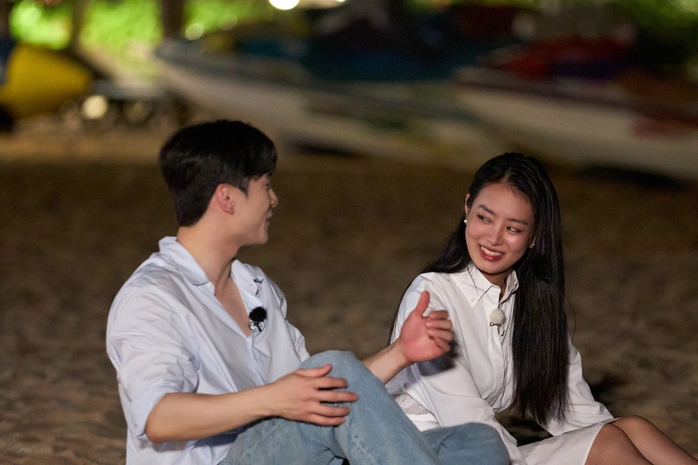 Thấy gì ở những cuộc hẹn hò tại "Đảo thiên đường"?- Ảnh 1. Thấy gì ở những cuộc hẹn hò tại "Đảo thiên đường"?- Ảnh 1.
