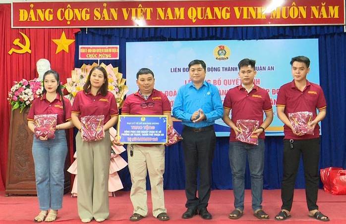 Người hành nghề xe ôm, thợ xây, thẩm mỹ được tham gia nghiệp đoàn- Ảnh 3. Người hành nghề xe ôm, thợ xây, thẩm mỹ được tham gia nghiệp đoàn- Ảnh 3.