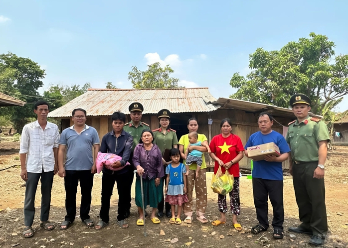 Bị xúi giục, bán nhà cửa ra nước ngoài hưởng cuộc sống "sung sướng"- Ảnh 2. Bị xúi giục, bán nhà cửa ra nước ngoài hưởng cuộc sống "sung sướng"- Ảnh 2.