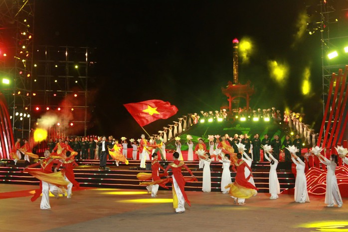Chương trình nghệ thuật đặc biệt "Bản hùng ca bất diệt"- Ảnh 1. Chương trình nghệ thuật đặc biệt "Bản hùng ca bất diệt"- Ảnh 1.