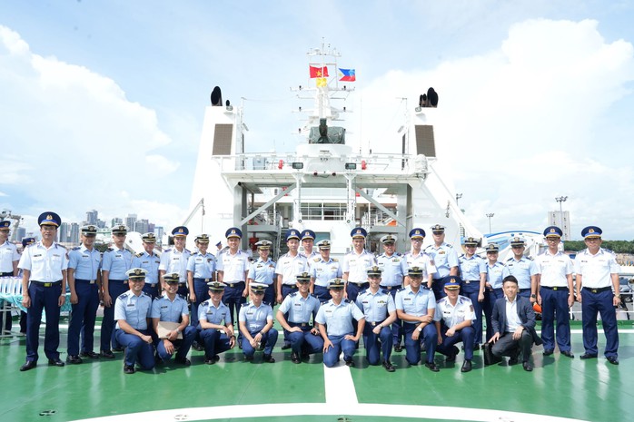 Tàu CSB 8002 thăm và giao lưu với Lực lượng Bảo vệ bờ biển Philippines- Ảnh 4. Tàu CSB 8002 thăm và giao lưu với Lực lượng Bảo vệ bờ biển Philippines- Ảnh 4.