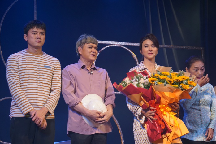 Khóc cười với Quốc Thảo, Kim Tuyến, Quách Ngọc Tuyên trong vở "Cá bống kho tộ"- Ảnh 1. Khóc cười với Quốc Thảo, Kim Tuyến, Quách Ngọc Tuyên trong vở "Cá bống kho tộ"- Ảnh 1.