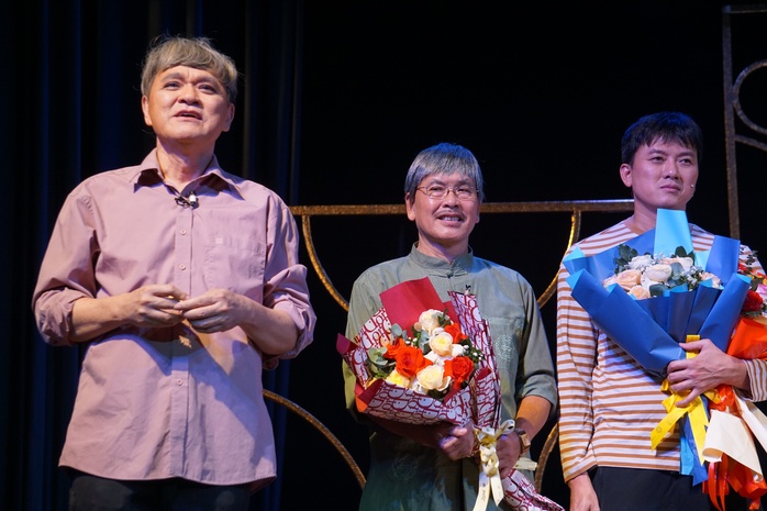 Khóc cười với Quốc Thảo, Kim Tuyến, Quách Ngọc Tuyên trong vở "Cá bống kho tộ"- Ảnh 4. Khóc cười với Quốc Thảo, Kim Tuyến, Quách Ngọc Tuyên trong vở "Cá bống kho tộ"- Ảnh 4.
