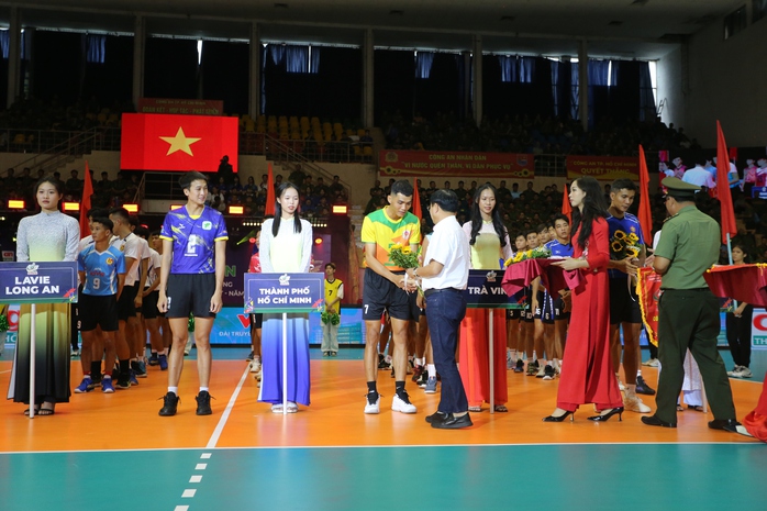 Chủ nhà thắng đậm trận khai mạc Giải bóng chuyền Công an TP HCM mở rộng 2024- Ảnh 2. Chủ nhà thắng đậm trận khai mạc Giải bóng chuyền Công an TP HCM mở rộng 2024- Ảnh 2.