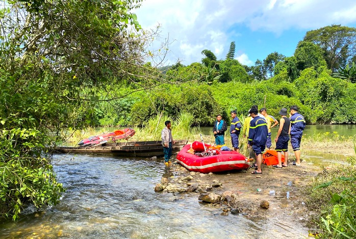 Tìm thấy thi thể nữ sinh bị nước cuốn trôi trên sông Krông Nô- Ảnh 1. Tìm thấy thi thể nữ sinh bị nước cuốn trôi trên sông Krông Nô- Ảnh 1.
