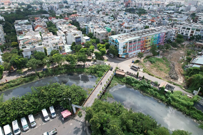 Dự án cải tạo rạch Xuyên Tâm đang gặp khó ở khâu giải phóng mặt bằng và tái định cư cho người dân. Ảnh: HOÀNG TRIỀU Dự án cải tạo rạch Xuyên Tâm đang gặp khó ở khâu giải phóng mặt bằng và tái định cư cho người dân. Ảnh: HOÀNG TRIỀU