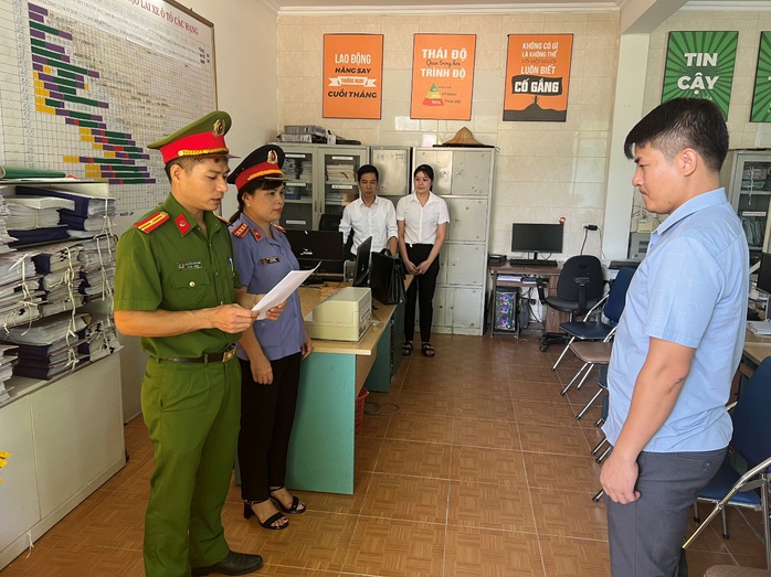 Khởi tố một phó hiệu trưởng trường nghề- Ảnh 2. Khởi tố một phó hiệu trưởng trường nghề- Ảnh 2.