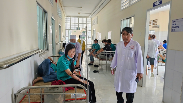 Vĩnh Long: 181 công nhân nhập viện nghi ngộ độc thực phẩm- Ảnh 1. Vĩnh Long: 181 công nhân nhập viện nghi ngộ độc thực phẩm- Ảnh 1.