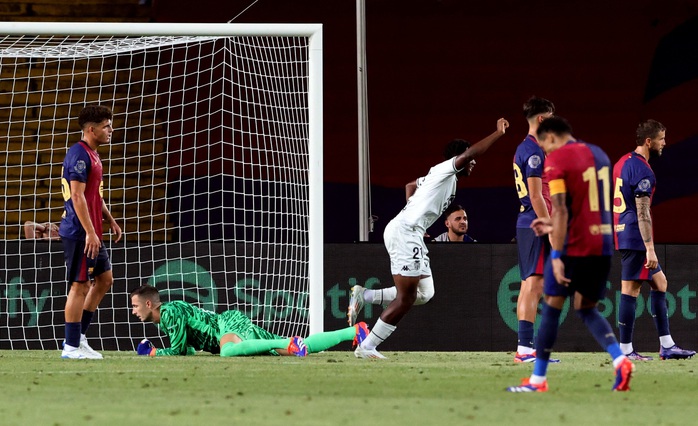 Thua sốc sân nhà, Barcelona lần đầu vuột cúp Joan Gamper sau 11 năm- Ảnh 6. Thua sốc sân nhà, Barcelona lần đầu vuột cúp Joan Gamper sau 11 năm- Ảnh 6.