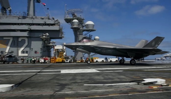 Tiêm kích tàng hình F-35C hạ cánh trên tàu sân bay USS Abraham Lincoln (CVN-72). Ảnh: Hải quân Mỹ Tiêm kích tàng hình F-35C hạ cánh trên tàu sân bay USS Abraham Lincoln (CVN-72). Ảnh: Hải quân Mỹ