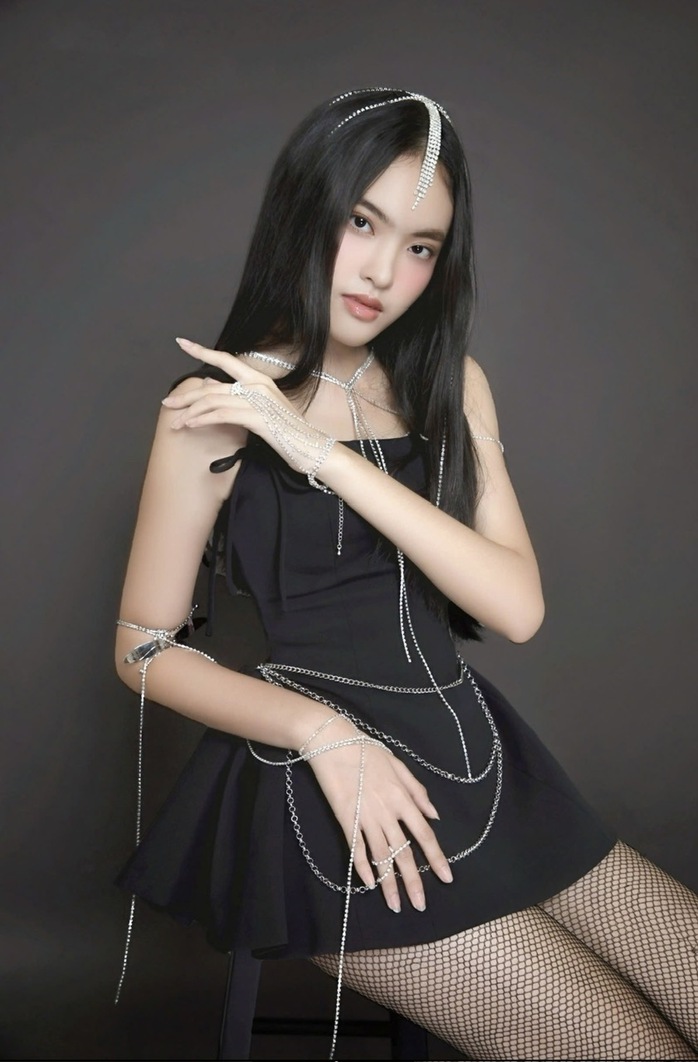 Jessica Thạch, gương mặt tiềm năng làng mốt- Ảnh 2. Jessica Thạch, gương mặt tiềm năng làng mốt- Ảnh 2.