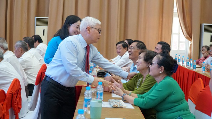Công đoàn Bình Dương để lại nhiều dấu ấn trong hoạt động chăm lo- Ảnh 1. Công đoàn Bình Dương để lại nhiều dấu ấn trong hoạt động chăm lo- Ảnh 1.