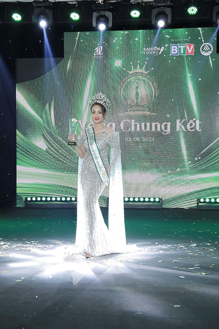 Niềm hân hoan của Á hậu 1 Phan Thị Thủy Tiên- Ảnh 1. Niềm hân hoan của Á hậu 1 Phan Thị Thủy Tiên- Ảnh 1.