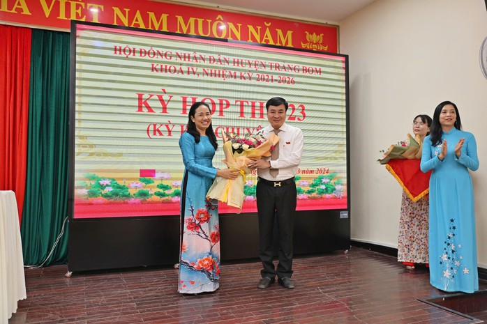 Đồng Nai: Ông Lê Ngọc Tiên được bầu giữ chức Chủ tịch UBND huyện Trảng Bom- Ảnh 1. Đồng Nai: Ông Lê Ngọc Tiên được bầu giữ chức Chủ tịch UBND huyện Trảng Bom- Ảnh 1.