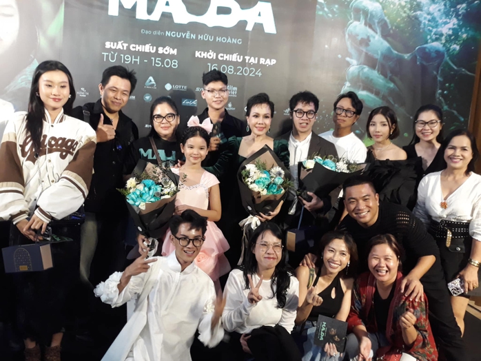 Việt Hương nhuộm da nhiều lần để đen giòn- Ảnh 4. Việt Hương nhuộm da nhiều lần để đen giòn- Ảnh 4.