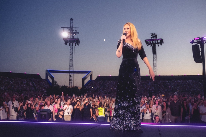 Nhà thiết kế Việt khiến Adele "mê mệt"- Ảnh 2. Nhà thiết kế Việt khiến Adele "mê mệt"- Ảnh 2.
