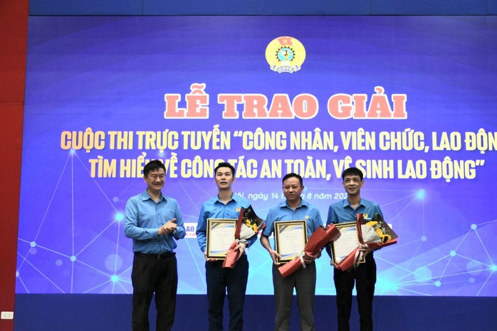 Trao giải cuộc thi trực tuyến tìm hiểu về công tác An toàn vệ sinh lao động- Ảnh 3. Trao giải cuộc thi trực tuyến tìm hiểu về công tác An toàn vệ sinh lao động- Ảnh 3.