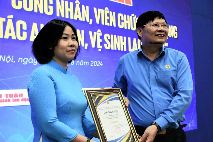 Trao giải cuộc thi trực tuyến tìm hiểu về công tác An toàn vệ sinh lao động- Ảnh 1. Trao giải cuộc thi trực tuyến tìm hiểu về công tác An toàn vệ sinh lao động- Ảnh 1.