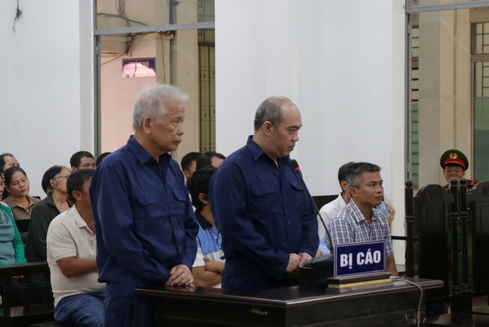 Xét xử vụ nhận hối lộ ở Trung tâm đăng kiểm Khánh Hòa- Ảnh 1. Xét xử vụ nhận hối lộ ở Trung tâm đăng kiểm Khánh Hòa- Ảnh 1.
