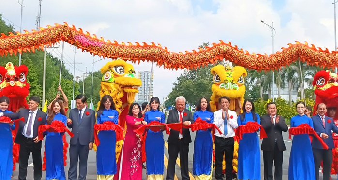 Khánh thành tuyến đường 6 làn xe kết nối Bình Dương, Đồng Nai với TP HCM- Ảnh 2. Khánh thành tuyến đường 6 làn xe kết nối Bình Dương, Đồng Nai với TP HCM- Ảnh 2.